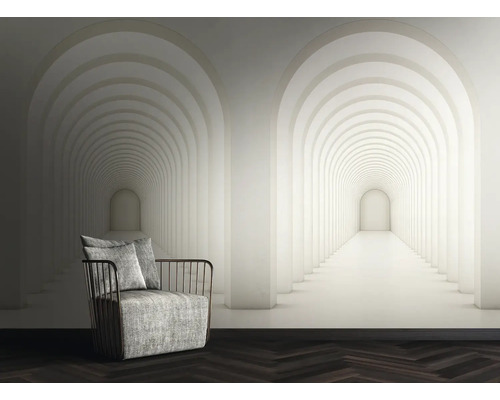 Wandbild mit einem Tunnelmuster, dazu ein Sessel