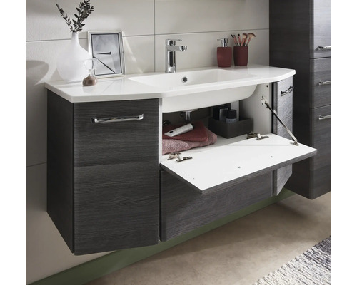 Waschtischunterschrank mit offenem Fach und Waschbecken im Badezimmer