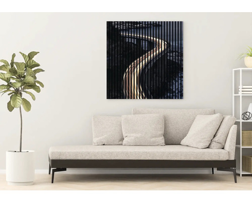 Dekoratives Wandbild über einem Sofa in einem hellen Wohnraum.