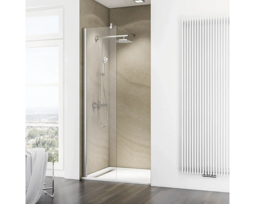 Badezimmer mit Duschkabine, Duscharmatur und Heizkörper