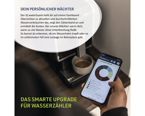 Person hält ein Smartphone mit einer Grafik zur Wasserverbrauchsanalyse in der Hand