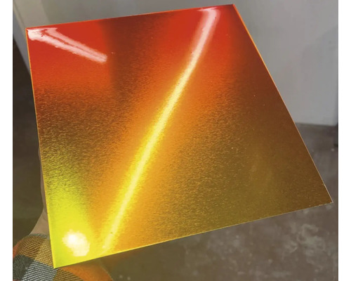 Quadratische Platte aus lackiertem Metall