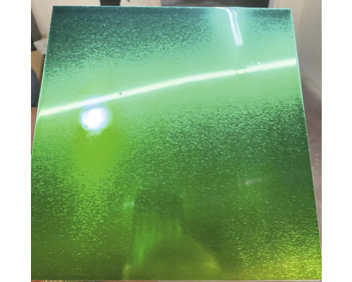 Quadratische Fliese mit glänzender Oberfläche