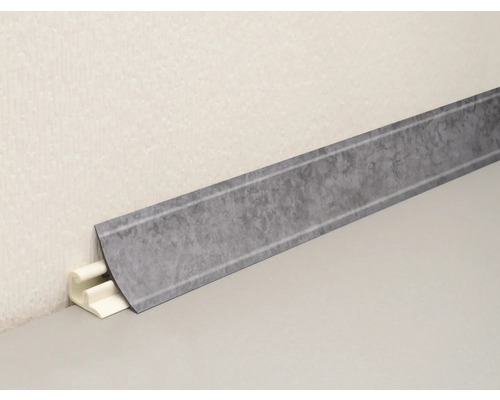 Sockelleiste mit Befestigungsclips zur Wandmontage