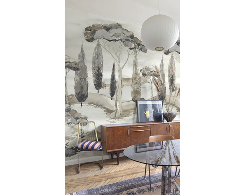 Esszimmer mit Baum Tapete, Anrichte und Esstisch