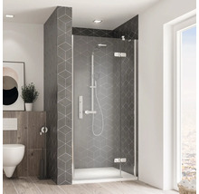 Badezimmer mit Duschkabine, Toilette und Dekorationen