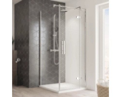 Duschkabine mit Glas und Rahmen im Badezimmer