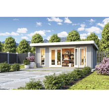 Modernes Gartenhaus mit Büroausstattung im gepflegten Garten.