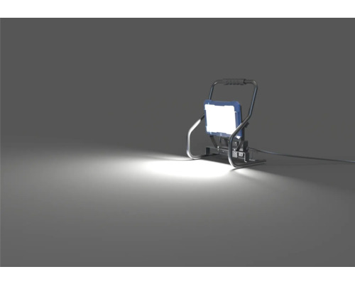 LED-Baustrahler mit Tragegestell und Kabel
