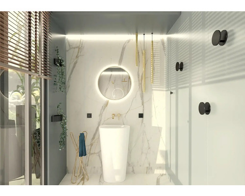 Badezimmer mit Waschtisch, Spiegel und Handtuchhalter