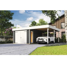 Garage mit Carport aus Holz und gepflasterter Auffahrt
