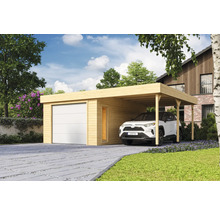Garage mit Carport aus Holz und einem geparkten Auto