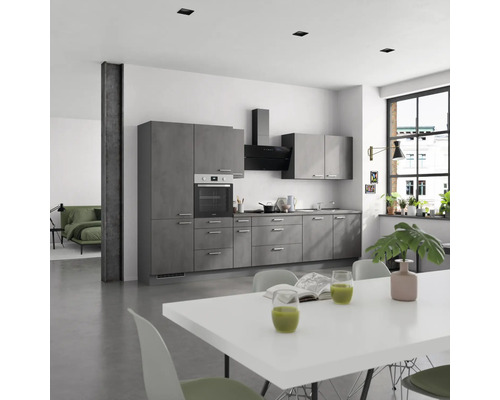 Moderne Küche mit grauen Küchenschränken, Esstisch und Stühlen in einem hellen Raum.