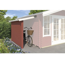 Fahrradunterstand aus Holz neben einem Gartenhaus mit Fahrrad