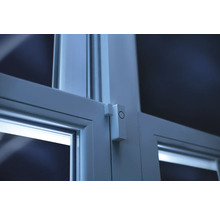 Fenster mit installiertem Fensterkontakt