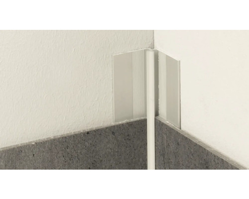 Eckprofil aus Kunststoff im Badezimmer