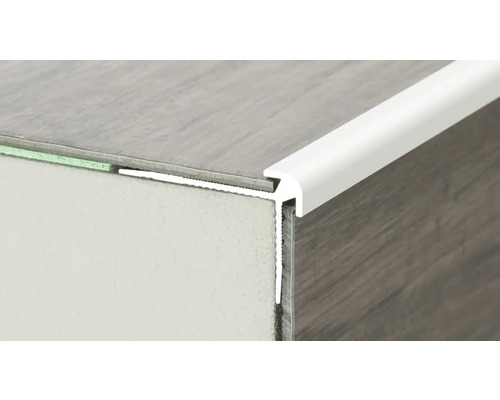 Profilschiene für Bodenbeläge zur Kantenbefestigung