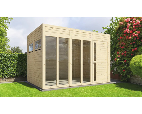 Gartenhaus aus Holz mit Fenstern und Tür im Garten