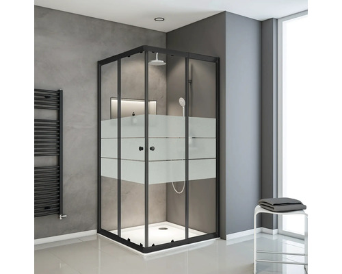 Quadratische Duschkabine mit schwarzem Rahmen und teilweise satiniertem Glas in einem Badezimmer.