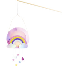 Regenbogen Mobile mit Wolken, Herzen und Tropfen an einem Holzstab