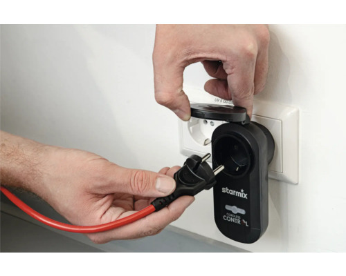 Starmix Cordless Control Steckdose mit Stecker im Einsatz.