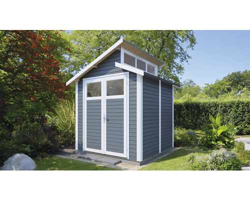 Garten Szene mit Gerätehaus aus Holz mit Doppeltür und Oberlicht