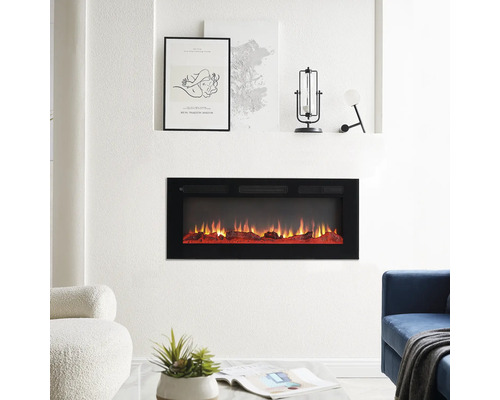 Elektrischer Kamin an der Wand montiert im Wohnzimmer