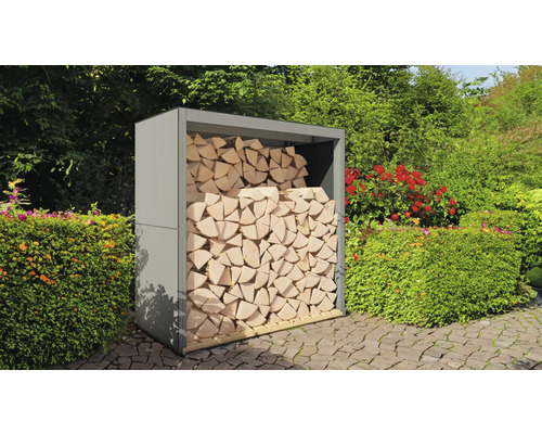 Kaminholzunterstand Bertilo 151 x 75 x 154 cm anthrazit grau Ein graues Holzregal im Garten, gefüllt mit Holzscheiten.