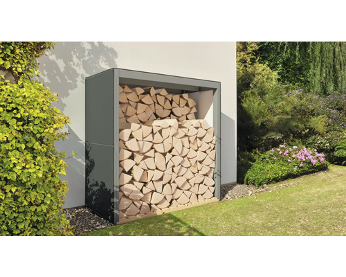 Kaminholzunterstand Bertilo 151 x 75 x 154 cm anthrazit weiß Holzlege aus Metall gefüllt mit Holz im Garten.