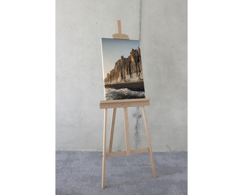 Gemaltes Küstenmotiv auf Staffelei