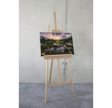 Staffelei mit Leinwandbild einer Moorlandschaft im Sonnenaufgang