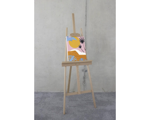 Holzstaffelei mit Leinwand und abstraktem Landschaftsmotiv