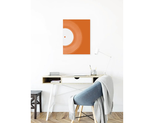 Gemälde einer Schallplatte in einem hellen Arbeitszimmer