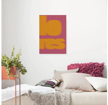 Dekoratives Wandbild mit abstraktem Design über einem Sofa