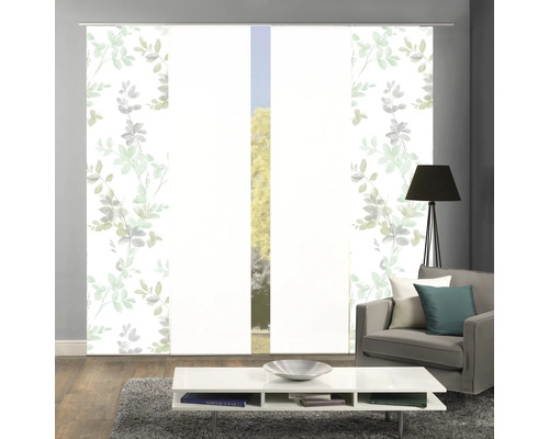 Wohnzimmer mit Schiebegardinen mit Blattmuster