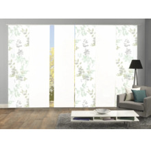 Raumansicht mit Schiebegardinen mit Blättermuster