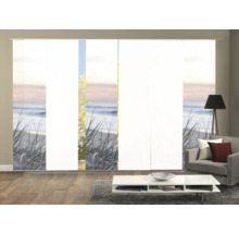 Raumansicht mit Schiebegardinen mit Strandmotiv