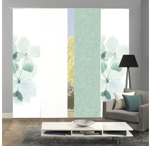 Raumszene mit Schiebegardinen mit Blumenmuster