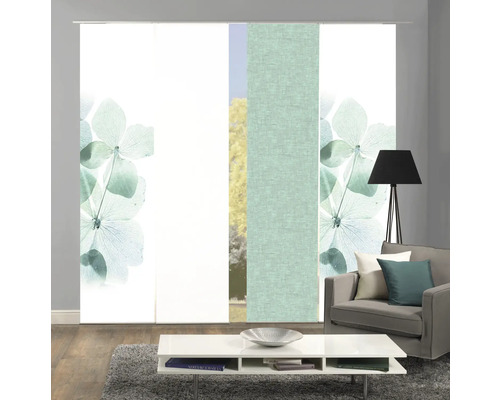 Raumszene mit Schiebegardinen mit Blumenmuster