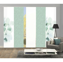 Dekorative Schiebegardine mit Blumenmuster im Wohnzimmer