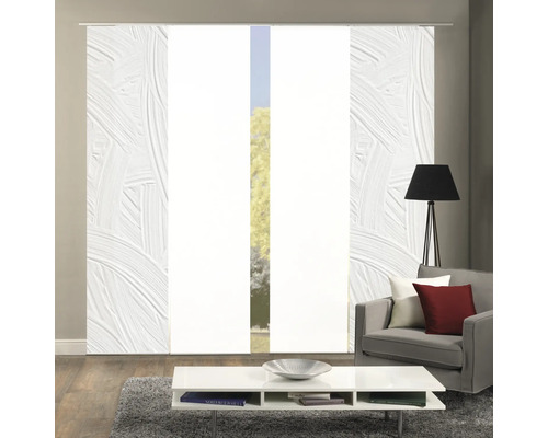 Wohnraum mit Schiebegardinen und modernem Mobiliar für eine helle und freundliche Atmosphäre