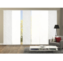 Raumansicht mit Schiebegardinen an einer Fensterfront