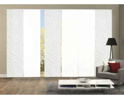 Raumansicht mit Schiebegardinen an einer Fensterfront