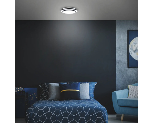 Schlafzimmer mit Deckenleuchte