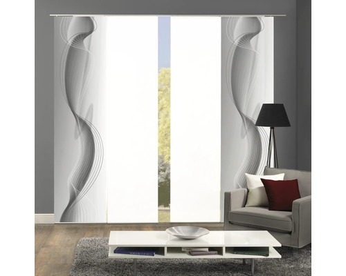 Schiebegardinen mit abstraktem Design im Wohnzimmer