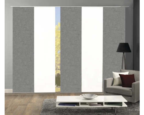 Wohnzimmer mit Schiebegardinen zur Fensterdekoration