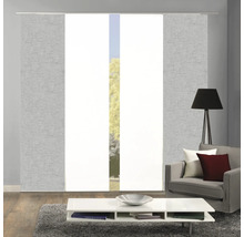 Raumansicht mit Schiebegardinen zur Fensterdekoration