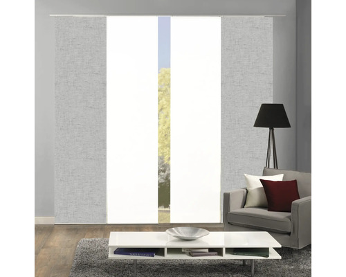 Raumansicht mit Schiebegardinen zur Fensterdekoration