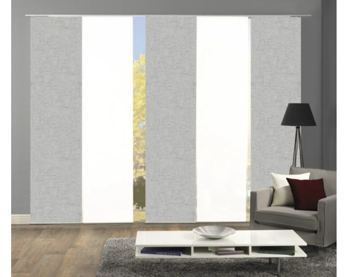 Wohnzimmer mit Schiebegardinen zur Fensterdekoration