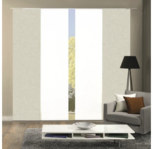 Wohnzimmer mit Schiebegardinen an der Fensterfront